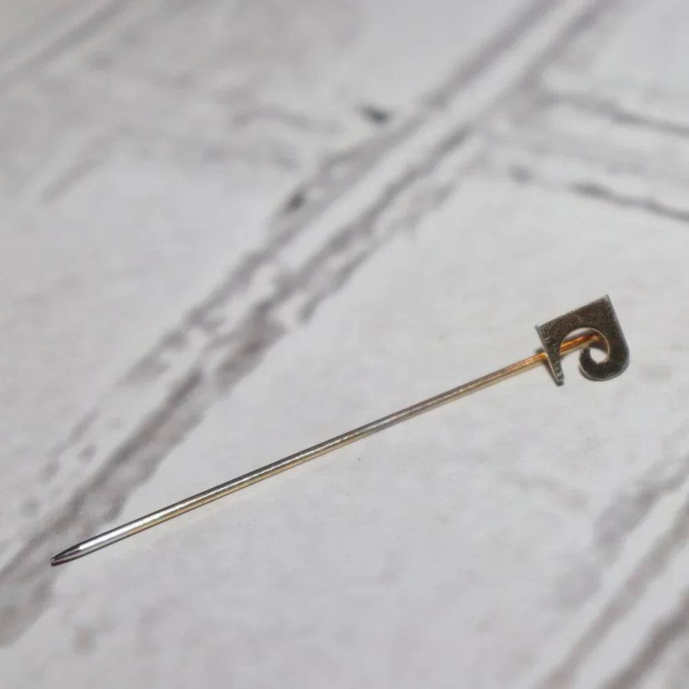 ✨🔗🌟 VINTAGE GOLD STICK PIN · 2.25